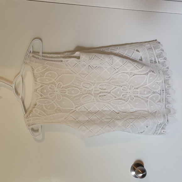 White lace top - Picture 5 of 7